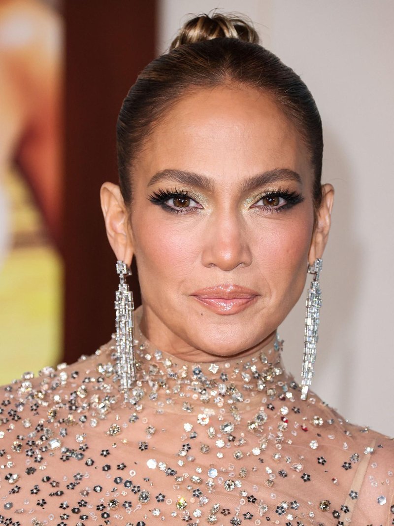 Elegantna preobrazba Jennifer Lopez je trend, ki si ga bomo to pomlad želeli posnemati: To je videz, ki bo navdušil ženske vseh starosti (foto: Profimedia)