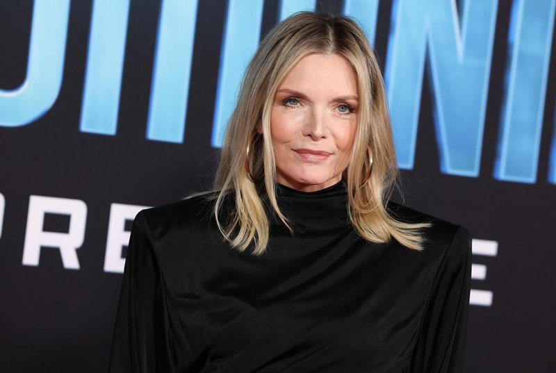 64-letna Michelle Pfeiffer brez ličil in z valovitimi lasmi podžge družbena omrežja: To je fotografija, ki je navdušila mnoge in pretresla internet (foto: Profimedia)