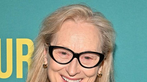 73-letna Meryl Streep nosila rdeče hlače: Igralka popolno izpeljala videz, ki ni za vsakogar