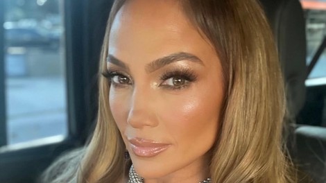 To je fotografija, s katero je Jennifer Lopez potrdila svojo avtentičnost: Priljubljena igralka je razkrila svojo naravno dolžino las