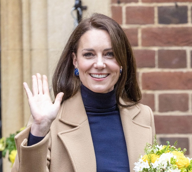 Kate Middleton je kraljica vsestranskosti. Enkrat se sprehodi po rdeči preprogi v čudoviti obleki za podelitev nagrad BAFTA, drugič pa …