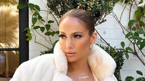 Rožnato ličenje je trenutni trend, ki je navdušil najbolj zahtevne zvezdnice, tudi Jennifer Lopez
