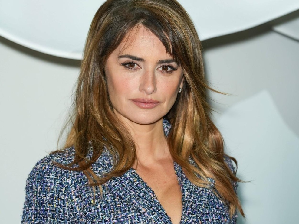 Jakna Penelope Cruz bo top oblačilo leta 2024, v resnici pa je v vaši omari že vrsto let (foto: Profimedia)