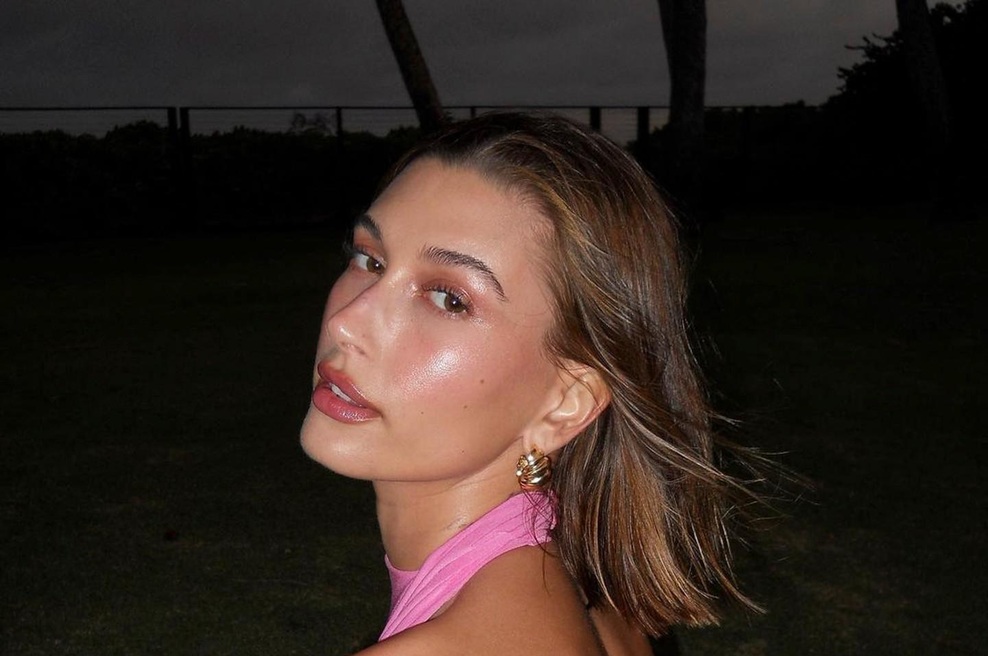 Pomladna manikira Hailey Bieber osvojila Instagram: Zvezdnica se je odločila za drzen odtenek nohtov, ki nikakor ne bo ostal neopažen (foto: Profimedia)