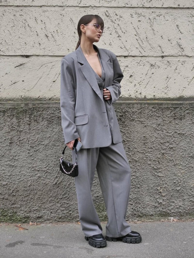 Zarin najlepši in najbolj zaželen sivi suknjič je zdaj še bolj dostopen po akcijski ceni (foto: Profimedia)