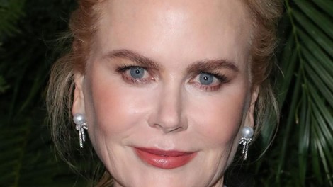 Nicole Kidman podžgala Instagram, ko se je pri 55 letih pokazala le v najlonkah