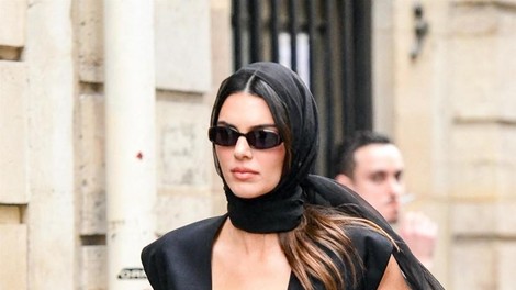 Kendall Jenner od glave do pet oblečena v Mango: To so kosi, ki jih zvezdnice izbirajo v priljubljeni ljubljanski trgovini