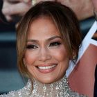 Vse je v barvah: Jennifer Lopez je z obleko potrdila pravilo velikega trenda