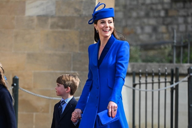 Kate je seveda v zadnjem času navada, da ponavlja videze, da bi podprla bolj trajnostni pristop h kraljevi modi, kar …