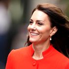 Kate Middleton se je na koncertu ob kronanju Charlesa III. z izbiro nakita poklonila tako kralju kot pokojni kraljici Elizabeti II.