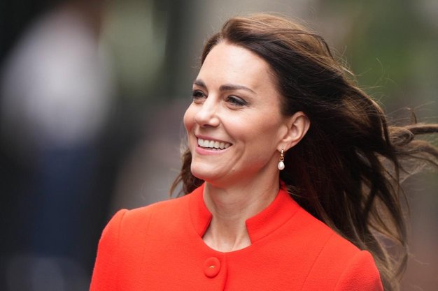 Povsem primerno je, da se je Kate odločila, da bo 7. maja na koncertu ob kronanju ponovno oblekla omenjen rdeč …