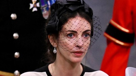 Rose Hanbury, domnevna ljubica princa Williama, na Charlesovem kronanju v čevljih, ki jih je Kate Middleton nosila le dva dni prej