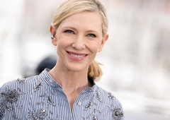 Tako bi morale popoln videz iz džinsa nositi ženske nad 50 let: Cate Blanchett dokazuje, da je modni videz, sestavljen izključno iz džinsa, sinonim za prefinjenost