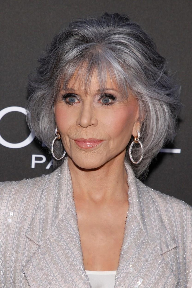 Jane Fonda se je na 76. filmskem festivalu v Cannesu na jugu Francije pojavila na podelitvi nagrad L'Oreal Lights on …