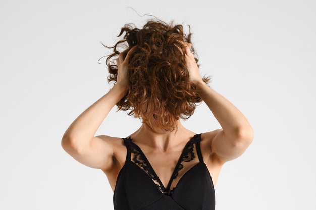 To je največja napaka pri ustvarjanju prvega vtisa iz modnega vidika! (to je mnenje priznane svetovalke za celovito podobo osebnosti) - Foto: Profimedia