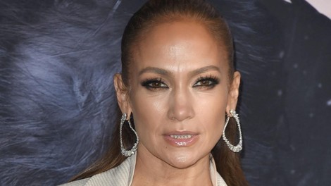 Jennifer Lopez na najnovejši fotografiji razkriva trende poletja: Enodelne kopalke bi morale ženske nad 50. let nositi tako