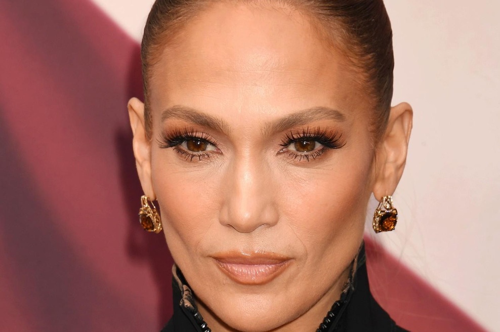 Jennifer Lopez se je odločila za poletno preobrazbo pričeske: To je lepotni detajl, ki ga nismo pričakovali (zvezdnica pa je videti odlično) (foto: Profimedia)