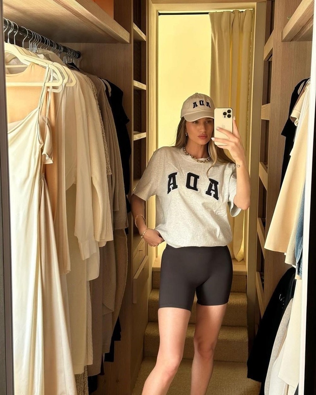 Kolesarske hlače Rosie Huntington-Whiteley so poletna stalnica. Kolesarske hlače so se na veselje navdušencev nad športnimi oblačili vrnile. Po uspehu …