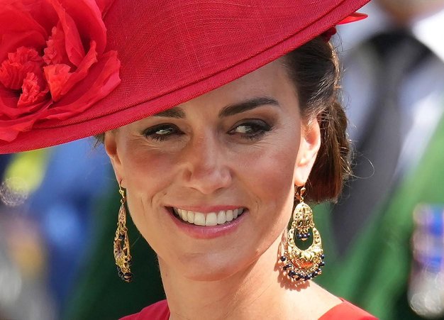 Prepustite valižanski princesi, da poskrbi za modni veličastni vstop. Princ William in princesa Kate sta se skupaj pojavila četrti dan …