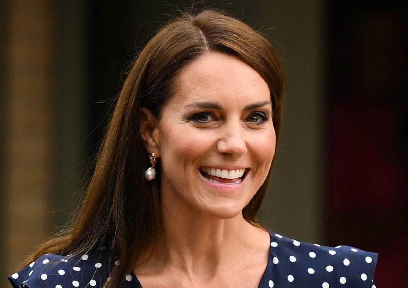 Ni skrivnost, da ima Kate Middleton ogromno zbirko nakita, a en kos je neprecenljiv in ga nikoli ne sname: "Ta je tisti." (foto: Profimedia)