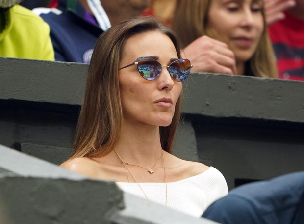 Jelena Đoković je tretji dan Wimbledona navijala za Novaka v kreaciji srbske oblikovalke Mariane Andrić, ki stoji za znamko MARIDRUNA. …
