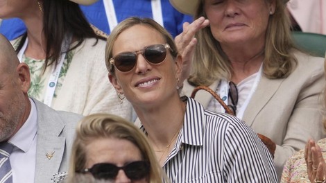 Zara Tindall: Vnukinja Elizabete II. je na Wimbledonu pritegnila pozornost v elegantnem poletnem videzu