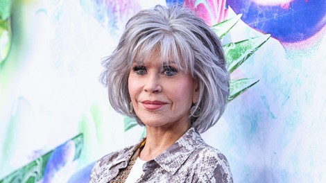 Jane Fonda vsem ženskam predaja pomembno sporočilo o staranju: "Prenehala sem z liftingom obraza, saj nočem izgledati popačeno in nenaravno"