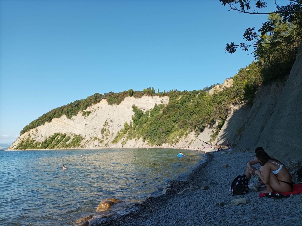 Morski biser Slovenije navdušuje obiskovalce: "To je najlepša slovenska plaža!"