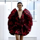 Couture Show Flying Solo na tednu mode v New Yorku: Nepozaben dogodek visoke mode pred mogočno panoramo Manhattna