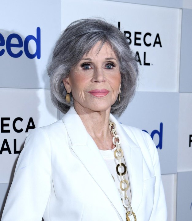 Jane Fonda pri svojih 85. letih podlegla največjemu trendu pričesk te sezone: Zaradi spremenjene pričeske je bil njen obraz videti tako pomlajen - Foto: Profimedia