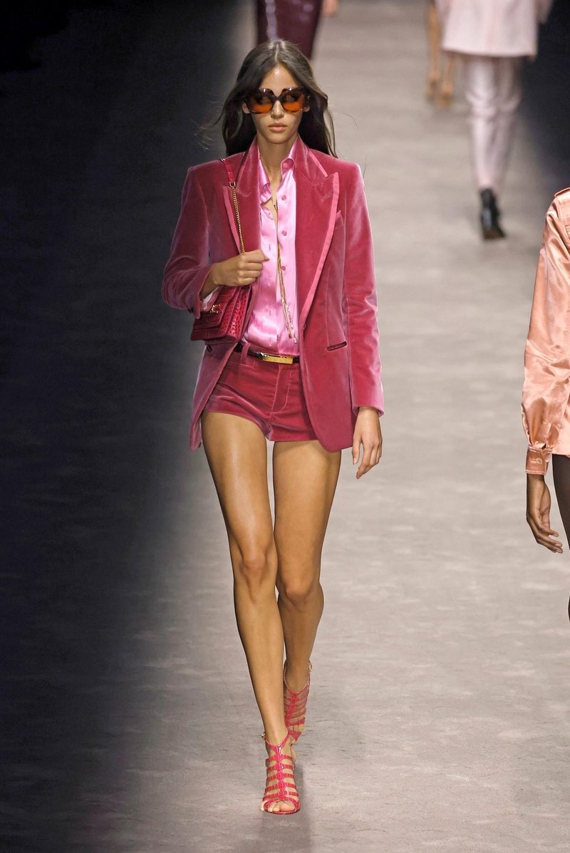 Milanski teden mode je za pomlad/poletje 2024 napovedal razgaljajoče trende
