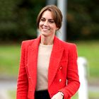 To je high street kos, ki ga Kate Middleton obožuje in nosi vse letne čase: Izbrali smo 10 najlepših