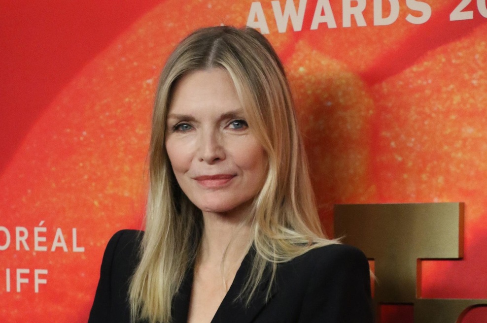 Dve največji lepotni skrivnosti Michelle Pfeiffer, zaradi katerih ljudje ob pogledu nanjo vedno osupnejo: Tako je videti igralka na najnovejši fotografiji popolnoma brez ličil in filtrov (foto: Profimedia)