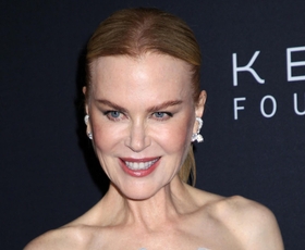 Nicole Kidman zopet dokazala, da je to pričeska, ki pristaja vsem ženskam po 40. letu: Dolga pričeska, stranska prečka in rahlo valoviti lasje so njen recept za uspeh