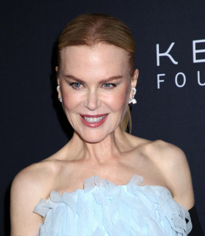Nicole Kidman zopet dokazala, da je to pričeska, ki pristaja vsem ženskam po 40. letu: Dolga pričeska, stranska prečka in rahlo valoviti lasje so njen recept za uspeh (foto: Profimedia)