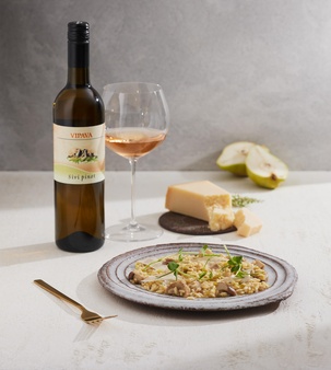 Tukaj je martinovo! Z vami delimo neverjeten recept za martinovo predjed in vam predlagamo odlično vino (s pomočjo sommelierja!)