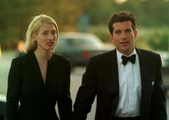 Kako doseči videz tihega razkošja v slogu Carolyn Bessette-Kennedy