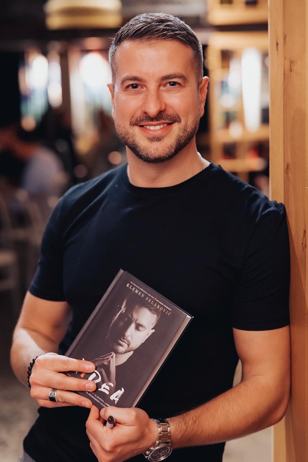 Klemen Selakovič: Njegova knjiga tako uspešna, da je Mladinska knjiga že napovedala prvi ponatis, še preden je bila prva izdaja razprodana (foto: Marko Delbello Ocepek)