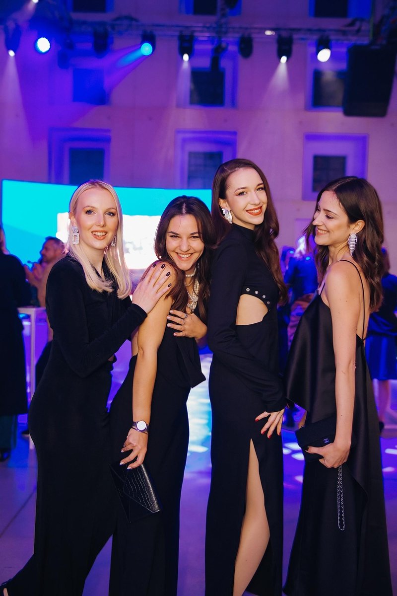 Odkrivamo največje trende s podelitve Elle Style Awards: Te gostje bodo služile kot modni navdih za prihajajoče praznične dogodke (foto: Marko Delbello Ocepek)