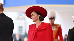 Leta pozneje je razkrito: Kate Middleton se je skoraj odrekla svojemu nazivu zaradi ženske, ki jo poznate (in jo verjetno obožujete)