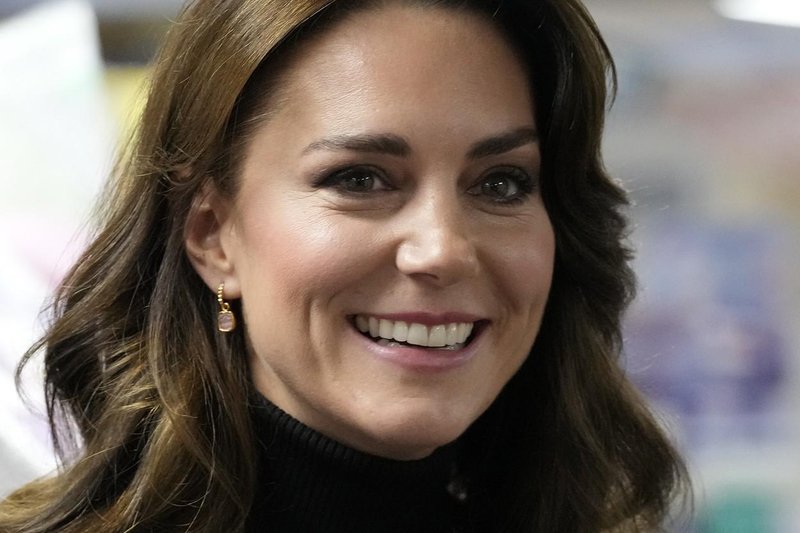 Zoži postavo in jemlje dih: Najljubša obleka Kate Middleton je fascinantna, princesa pa jo ima v kar štirih barvah (foto: promocijsko gradivo)