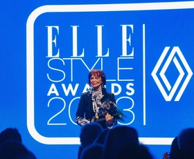 Nikoli ne boste uganili, kako močan simbolični pomen je nosil stajling Mance Košir na Elle Style Awards! (prejela je nagrado za življenjsko delo)
