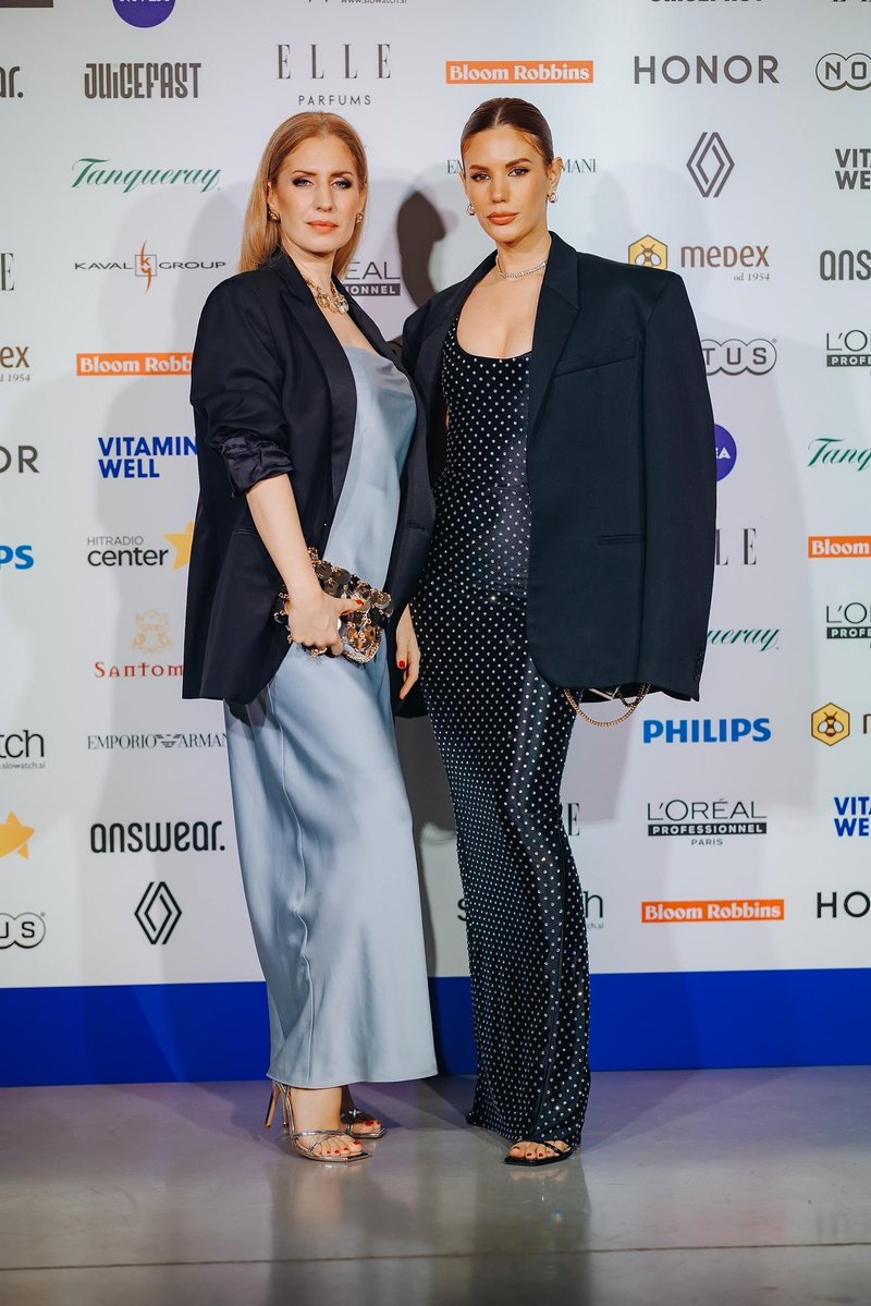Na Elle Style Awards ujet tudi ta znani sestrski dvojec, za katerega večina ne ve, da je v sorodu (ena je znana sopranistka, druga velika vplivnica) (foto: Marko Delbello Ocepek)