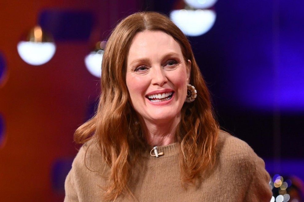Julianne Moore je živ dokaz, da trendi ne poznajo starosti. Igralka, ki je trenutno zatopljena v promocijo svojega najnovejšega filma, …
