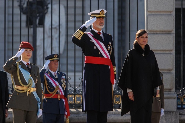 Slovesnosti sta se udeležila kralj Felipe VI. in kraljica Letizia, ki sta spremljala princeso na ta simbolični dan. Medtem ko …