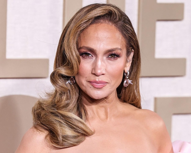 Jennifer Lopez je najprej prišla na modno revijo Schiaparelli in navdušila v nepričakovano avantgardni kombinaciji, v kateri je ne vidimo …