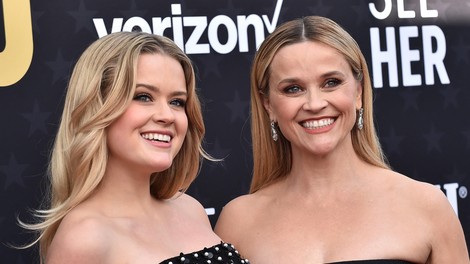 Zopet sta medli glave: na las podobni Reese Witherspoon in hčerka Ava nosili elegantna stajlinga, ki se odlično prilegata njunim letom