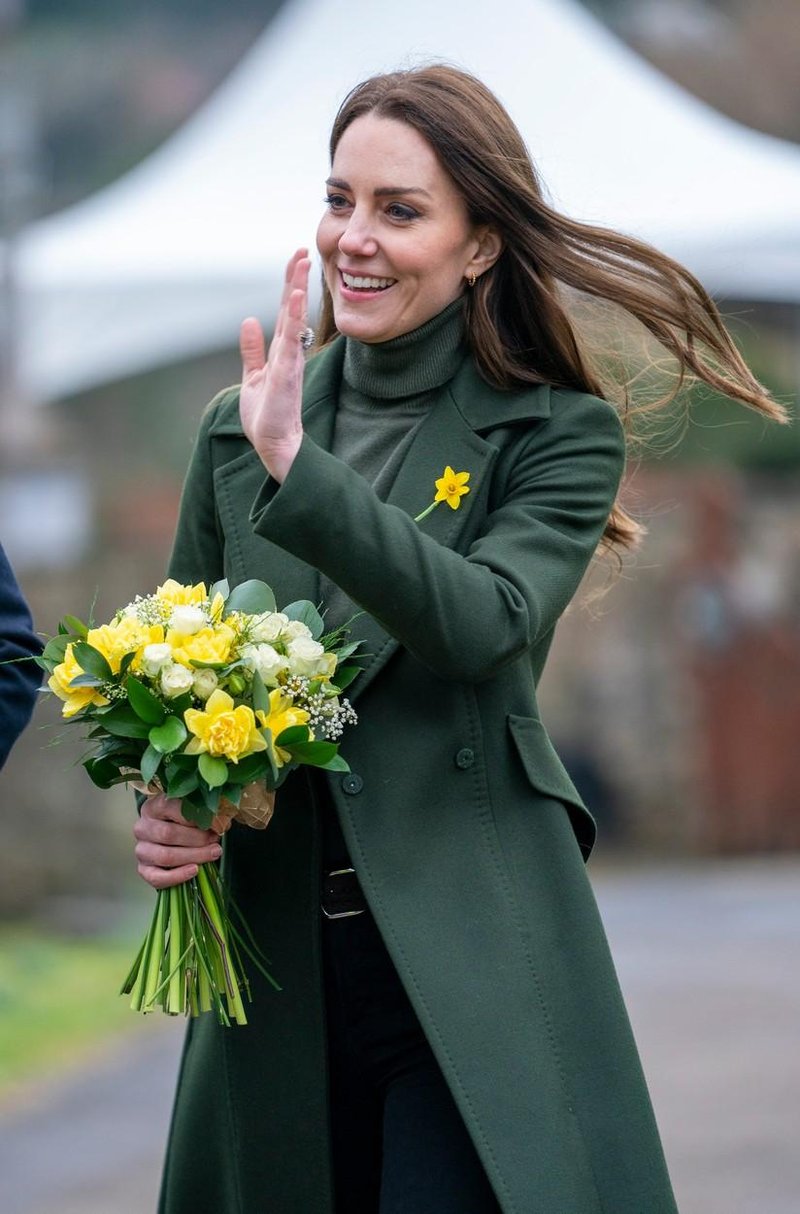 Zara je pravkar izdala elegantni volneni plašč, v katerem se boste počutili kot Kate Middleton (foto: Profimedia)