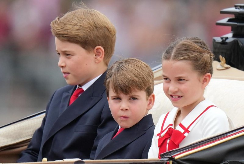 Kako bodo videti princ George, princesa Charlotte in princ Louis v svojih 20-ih? Oboževalci prepoznali neverjetno podobnost s temi kraljevimi člani (foto: Profimedia)