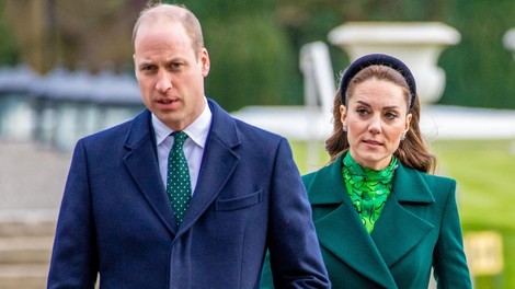 "Videti je zaskrbljen," ocenjujejo oboževalci: Princ William obiskal princeso Kate v bolnišnici, kjer okreva po operaciji